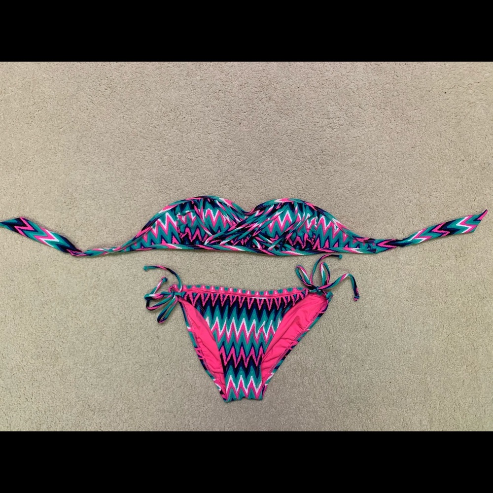 NEW!! Super fun print bikini!!